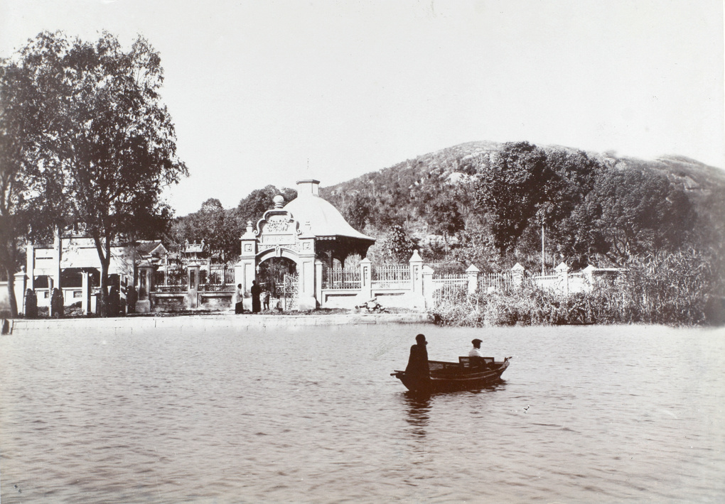 A memorial pavilion or shrine (秋瑾風雨亭) dedicated to Qiu Jin (秋瑾), West Lake (西湖), Hangzhou (杭州)