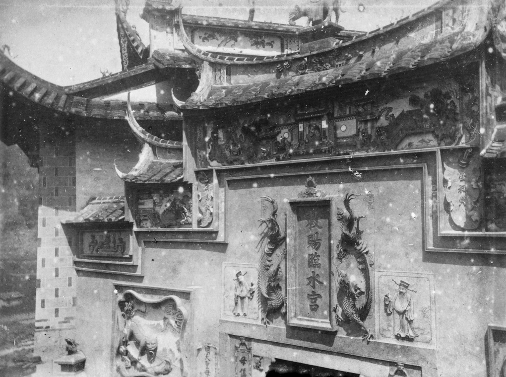 Carving around temple door, Kucheng