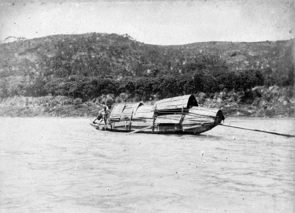 Sampan on the Min River