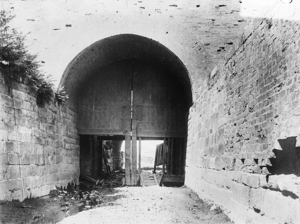 Water-gate through which British troops entered the Tartar City, Peking
