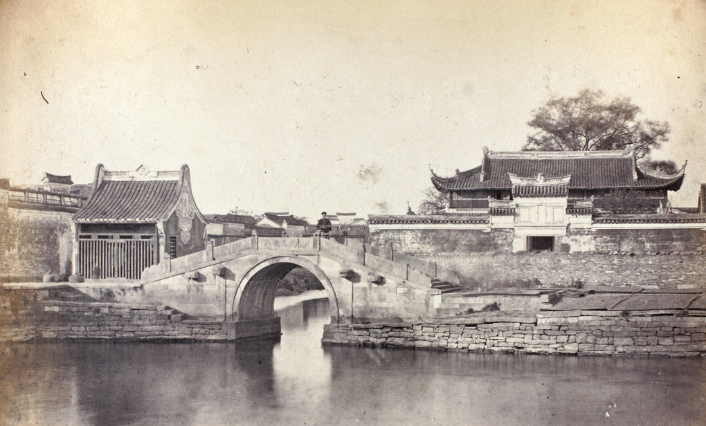 Shuiyue Bridge (水月桥) and a memorial temple, Sun Lake (日湖), Ningbo