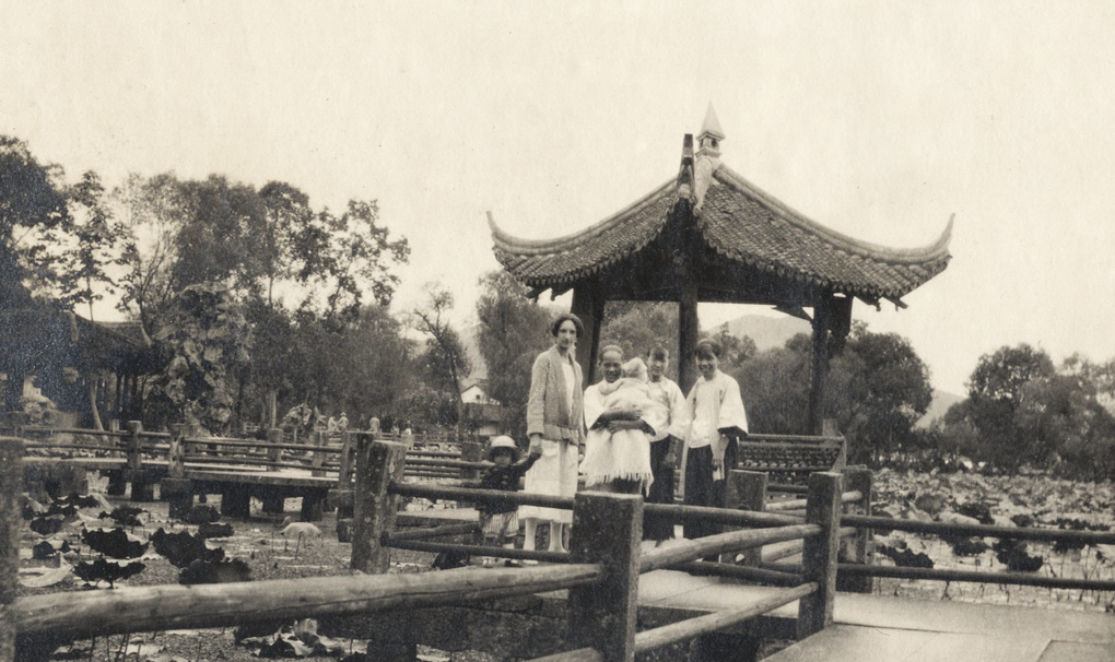 Lily and Cecil Crellin, with  Chinese women, on Nine-turn Bridge, Triple Reflection of the Moon, West Lake (西湖), Hangzhou (杭州)