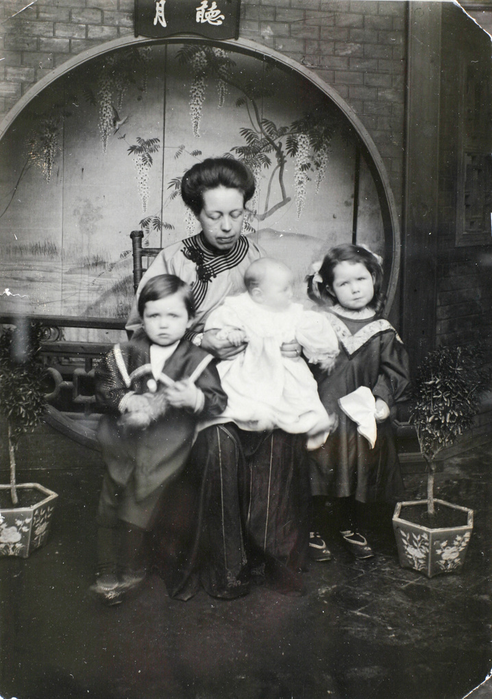 Mrs Elliott with Dare, Betsy and Charles, Paoning, 1911