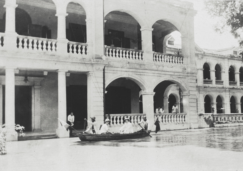 Hongkong & Shanghai Bank, Shameen, Guangzhou, during 1915 floods