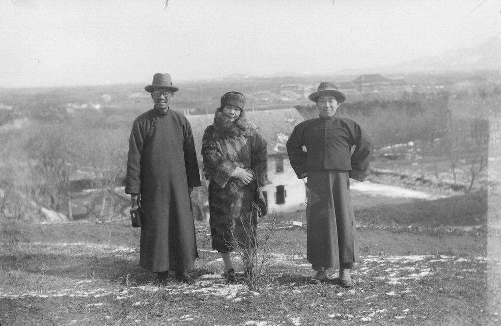 Wang Chonghui with Zheng Yuxiu and a man