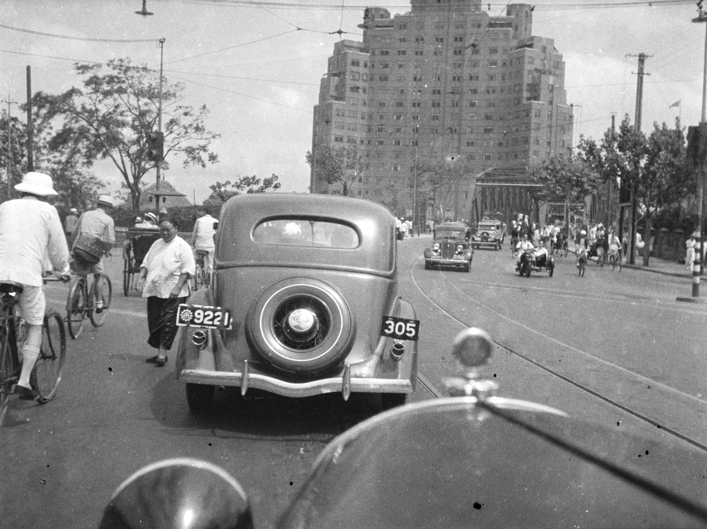 Broadway Mansions and Garden Bridge (Waibaidu Qiao), Shanghai, photographed from a car, August 1937