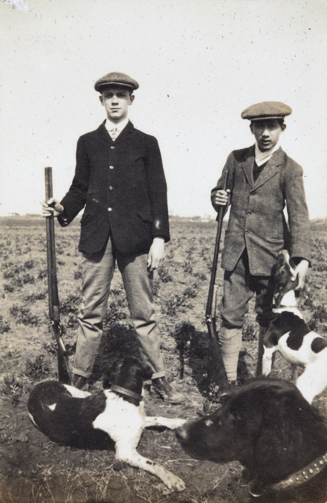 George Danson and Tom Hutchinson with rifles and Pointer hunting dogs