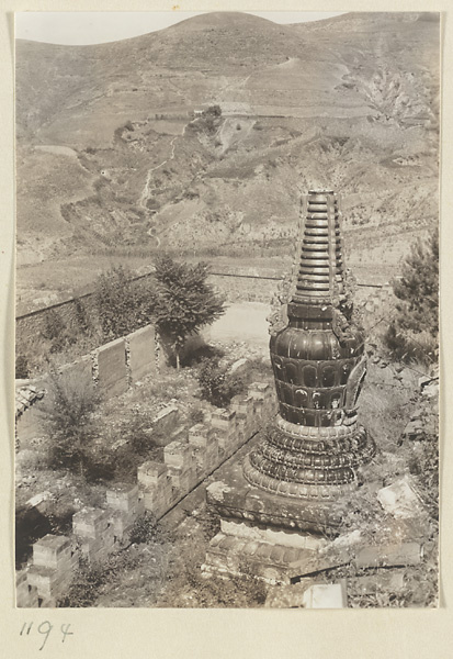 Stupa-type pagoda next to Xu guang ge at Pu luo si