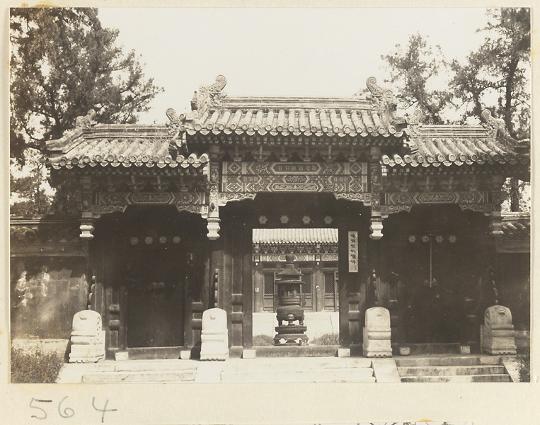 Gate with four doorstones and incense burner at Huang si
