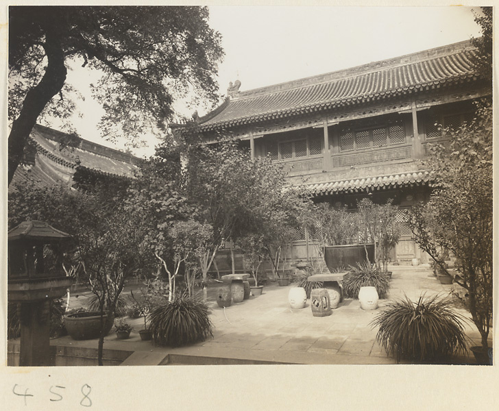 Courtyard in front of the Scripture Library at Fa yuan si