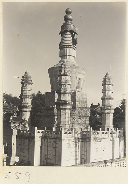 Stupa-style pagoda at Huang si