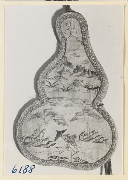 Gourd-shaped bag embroidered with a landscape scene