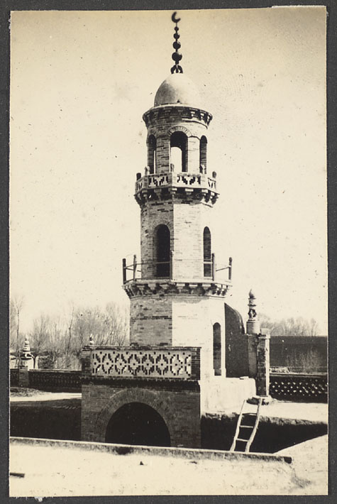 Wang Chia T'ai Tsz, Ningsia.  The minaret.