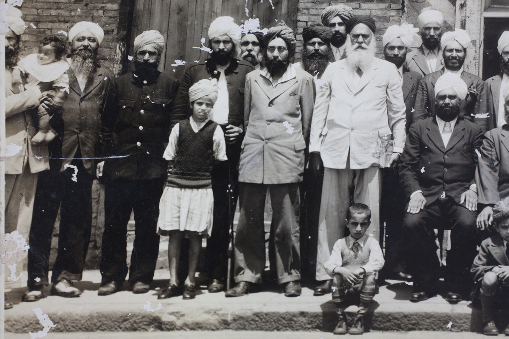 Sikhs in group with the Maharaja Jagatjit Singh of Kapurthala, Shanghai