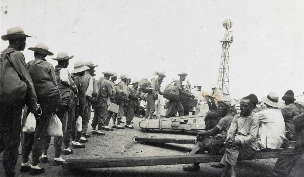 Chinese Labour Corps boarding the 'RMS Empress of Russia', Qingdao (青岛)
