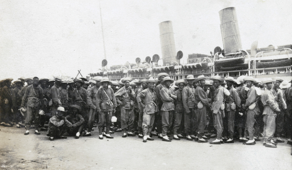 Chinese Labour Corps alongside the 'RMS Empress of Russia', Qingdao (青岛)