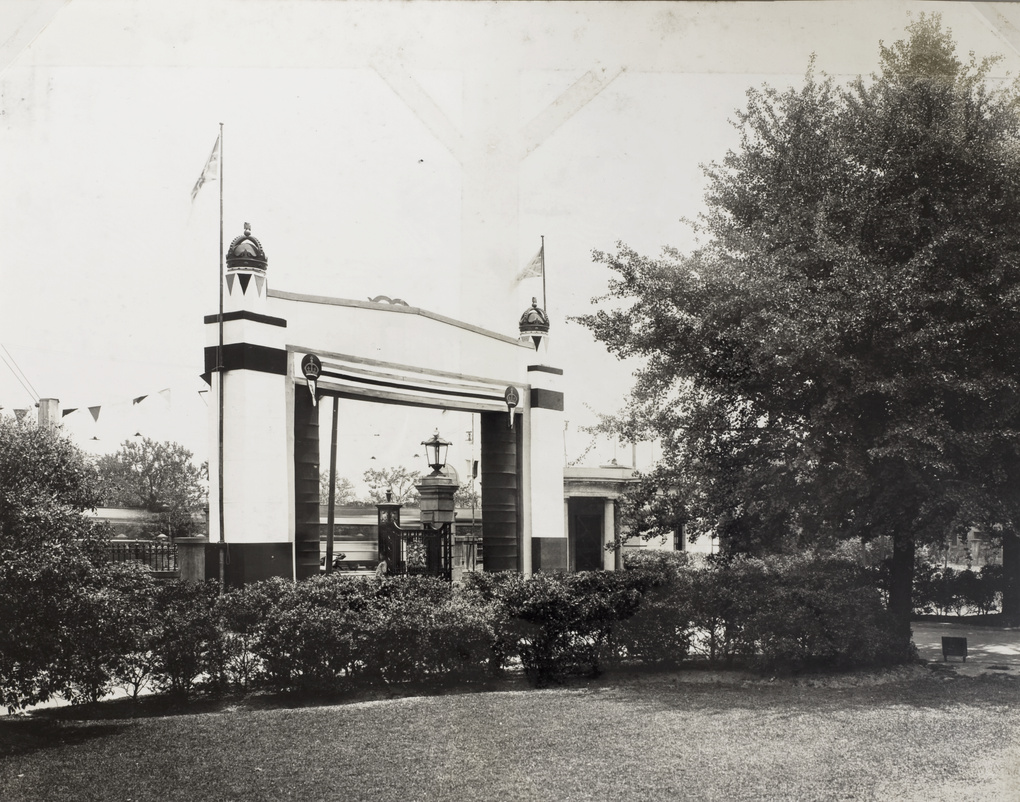 Arch commemorating the Silver Jubilee of King George V, at the entrance of the British Consulate General, Shanghai (上海)