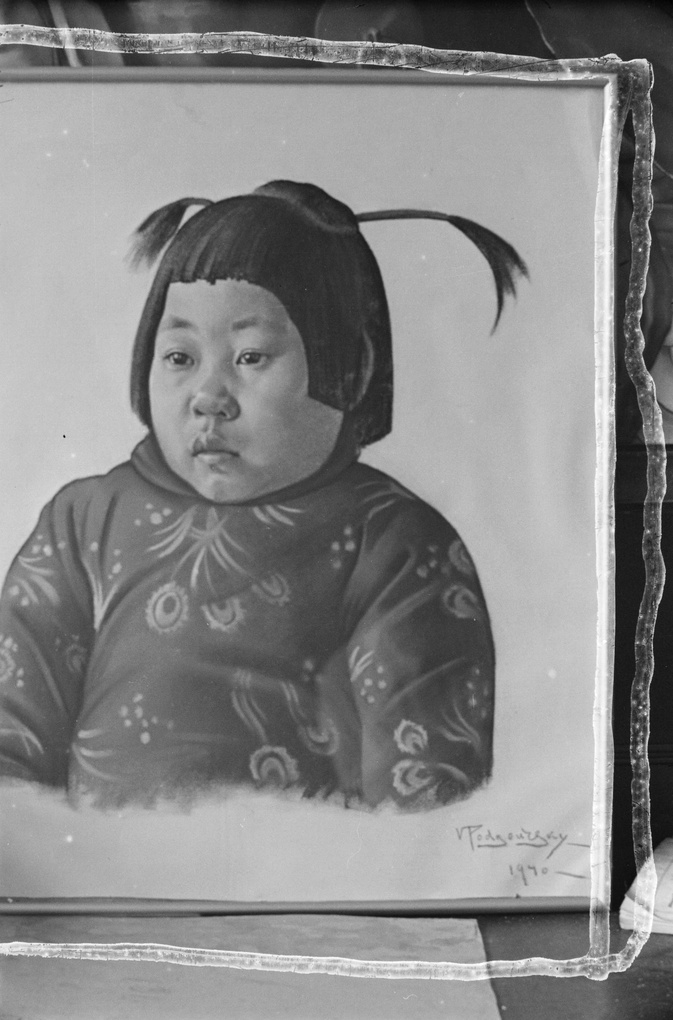 A Chinese girl - by Victor Podgoursky