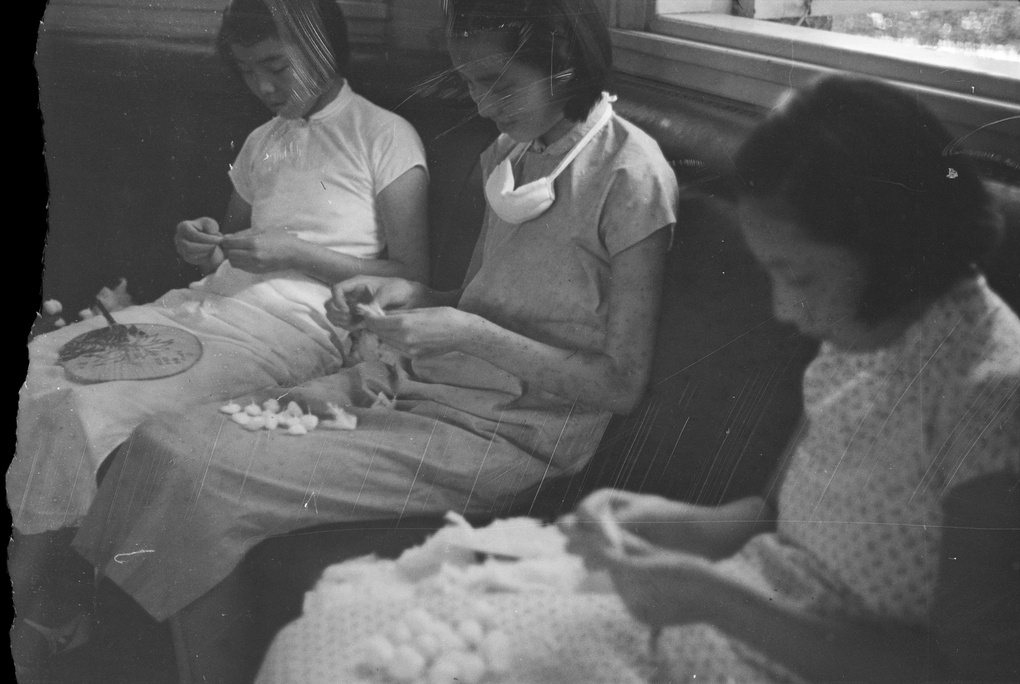 Making cotton wadding in a hospital, Shanghai