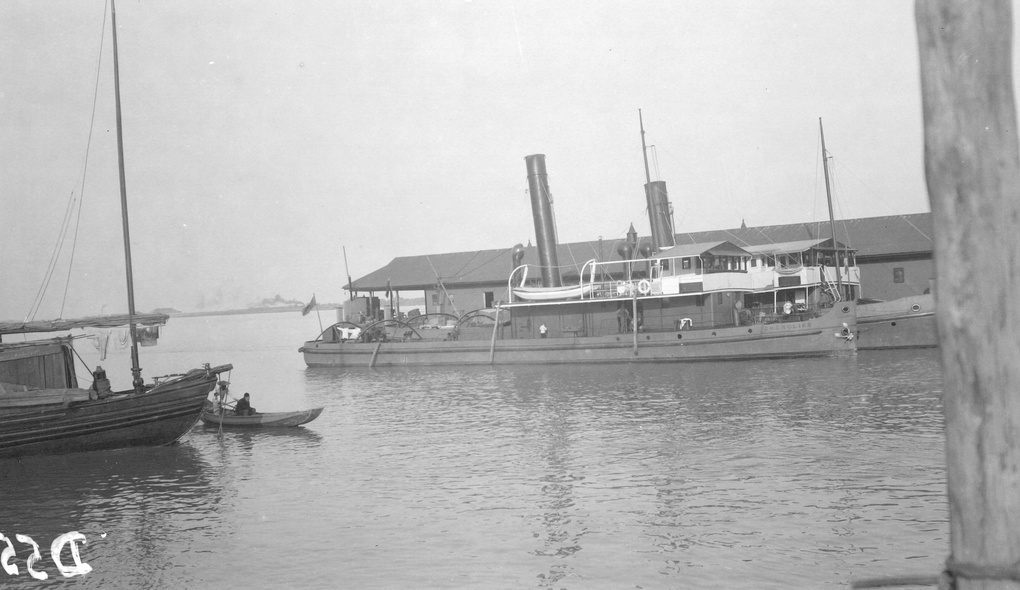 The Tug 'Chengling' berthed