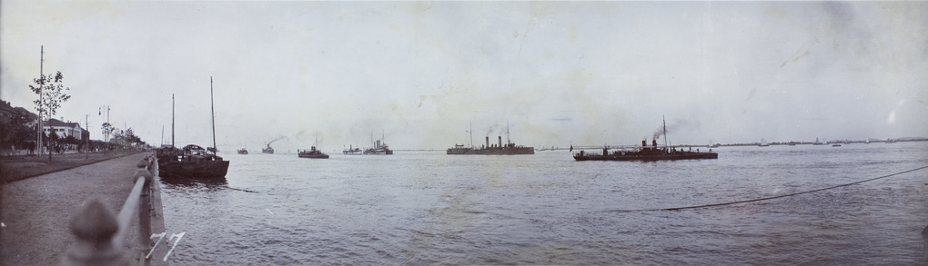 Qing gunboats and cruisers off Hankow Bund