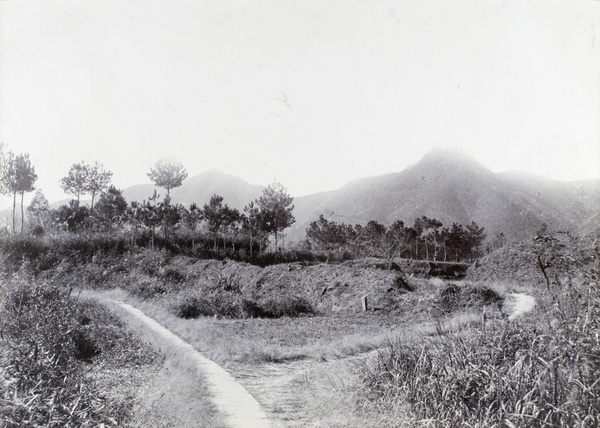 The Twin Peaks (雙峰插雲), West Lake (西湖), Hangzhou (杭州)