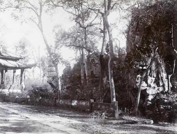 ‘Peak Flown From Afar’ (飛來峰), near Lingyin Temple, West Lake (西湖), Hangzhou (杭州)