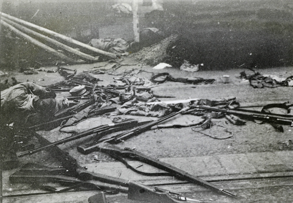 A body among weapons, Shanghai, March 1927
