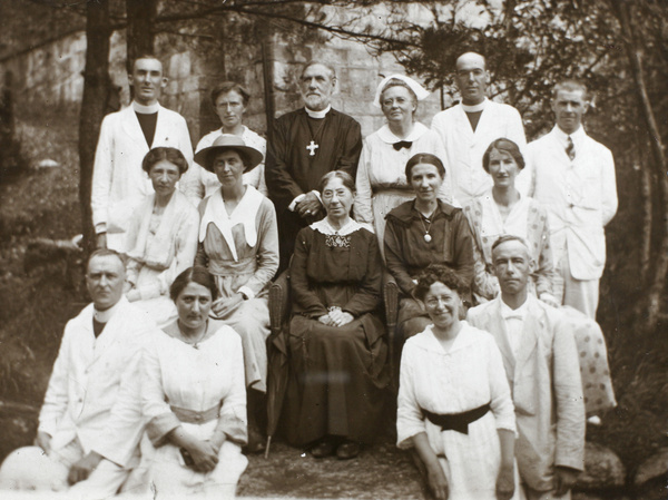 Bishop and Mrs Banister, in a group