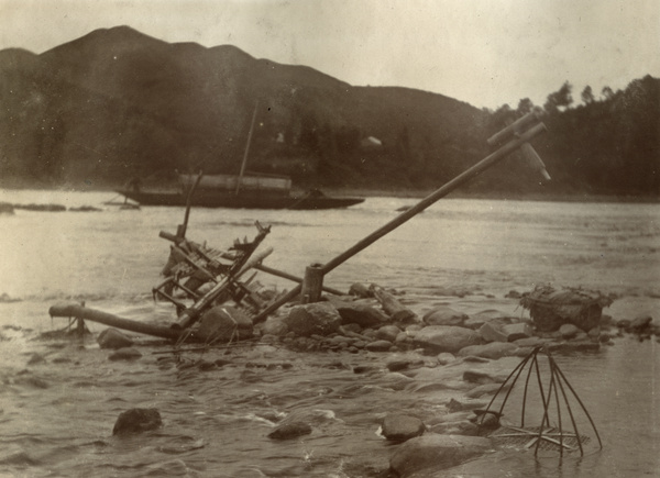 Self-acting rice pounder, in river