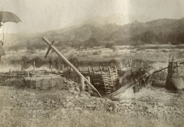 Waterwheel powered self-acting rice pounder