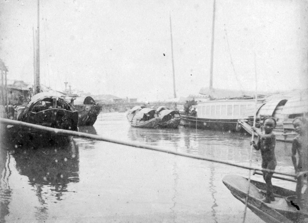 Children on a riverboat, Foochow