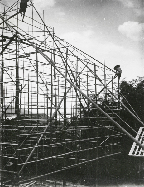 Building a temporary theatre with bamboo