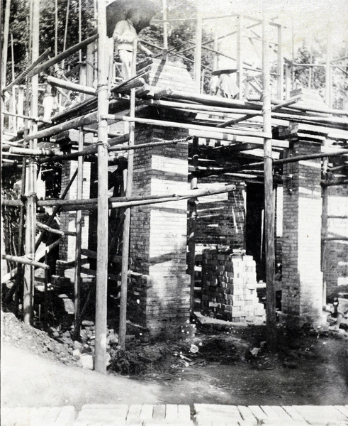 Construction of C.M.S. house, Yungchow