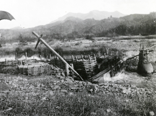 Waterwheel powered, self-acting rice pounder