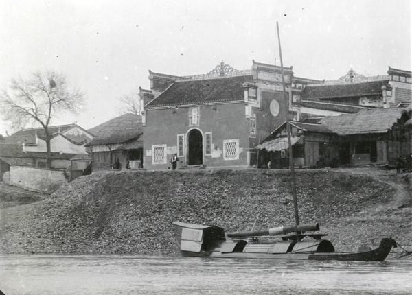 Riverside temple, Hunan