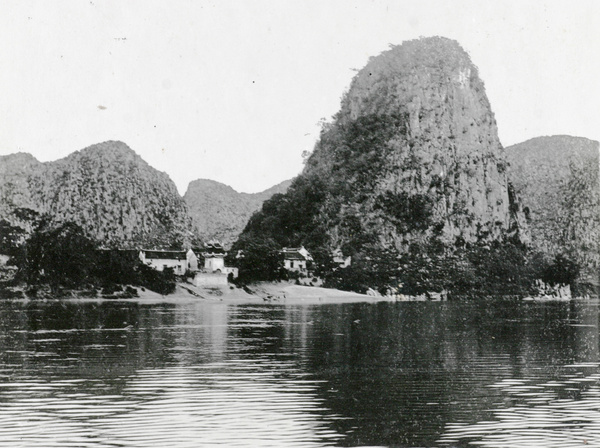 A village on the Cassia River