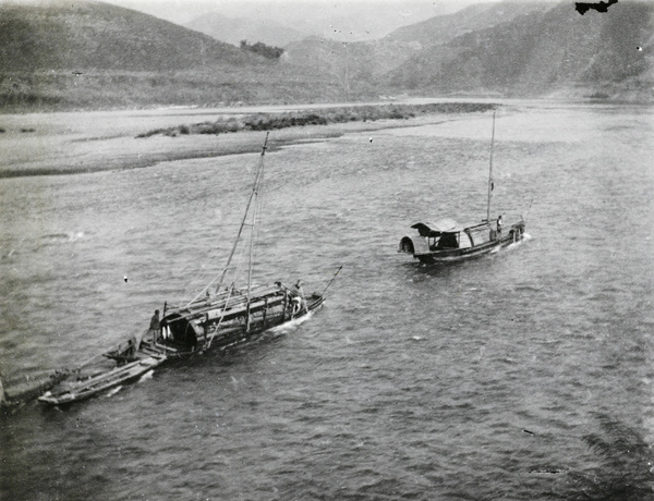 Sampans going up the rapids