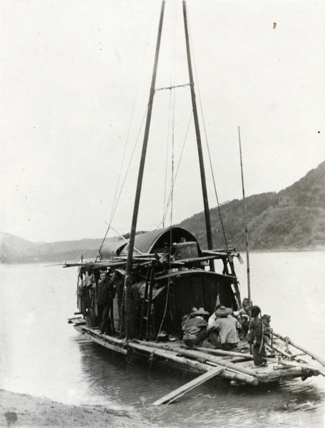 Houseboat on Cassia River