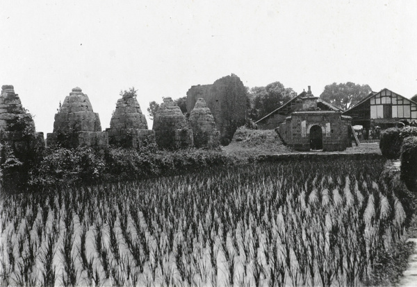 Ancient landmarks on road to Kweilin