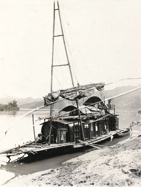 Sampan with sail, Cassia River