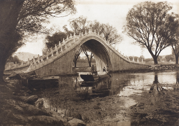 A punt beside the Jade Belt Bridge (玉带桥), Kunming Lake, Summer Palace, Beijing