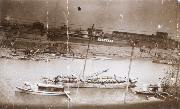 Traffic on Peiho river, Tientsin (天津)