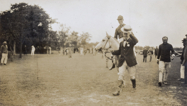 Man leading a racehorse, Hankow Race Club (汉口赛马会)