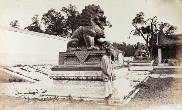 Bronze guardian lions (tongshi 銅獅) at the East Palace Gate (东宫门), Summer Palace, Beijing