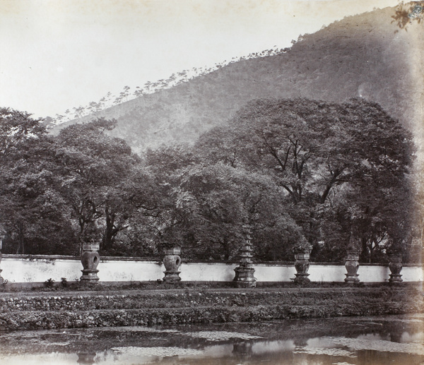 Pool and burial urns of Buddhist priests, Tiantong Temple (Heavenly Child Temple, 天童寺), Ningbo