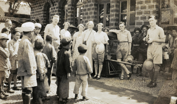 Group, including Connie Pullen, Chaotung