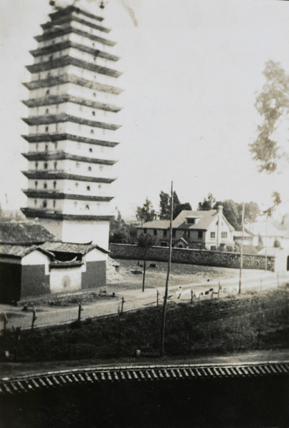 Dade Sishuang Pagoda (大德寺双塔), Kunming