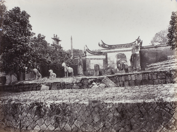 Guardians of the tomb of a dignitary, near Fuzhou