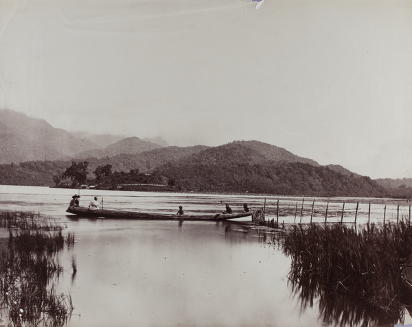 Long dug-out canoe, Sun Moon Lake (日月潭 Lake Candidius), Nantou, Taiwan